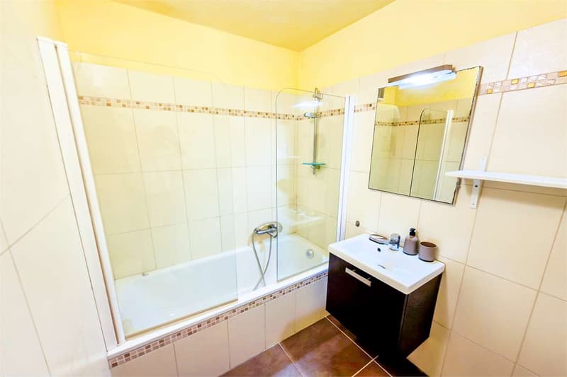 Luminieux penthouse avec double terrasse à Vacallo (13)