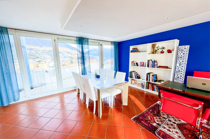 Luminieux penthouse avec double terrasse à Vacallo (2)