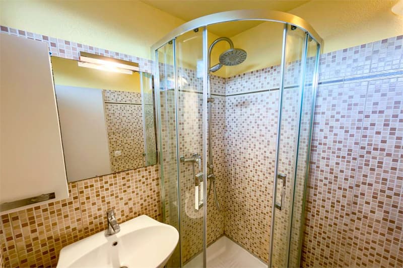 Luminieux penthouse avec double terrasse à Vacallo (12)