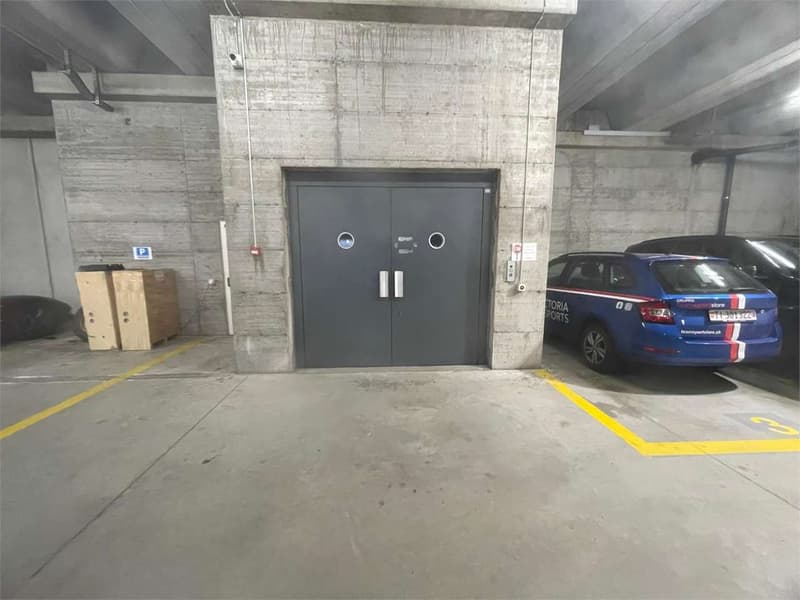 Office / small storage space for rent in Manno (10)