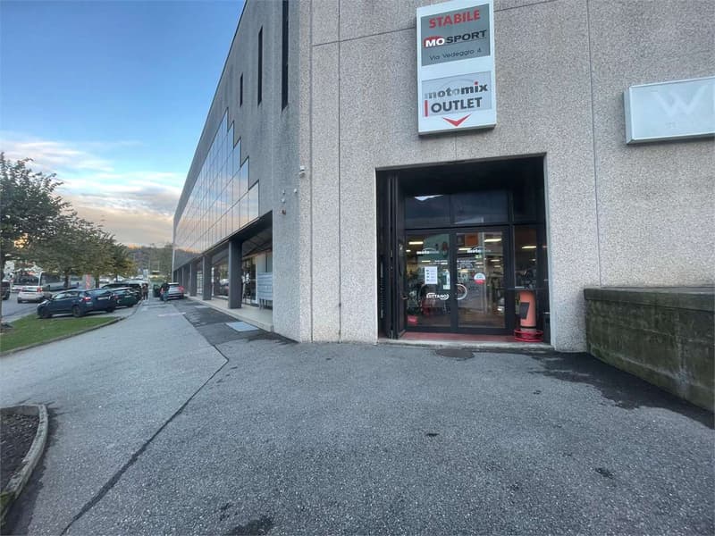 Office / small storage space for rent in Manno (9)