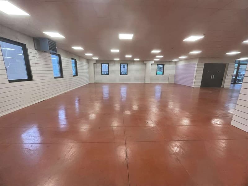 Office / small storage space for rent in Manno (4)