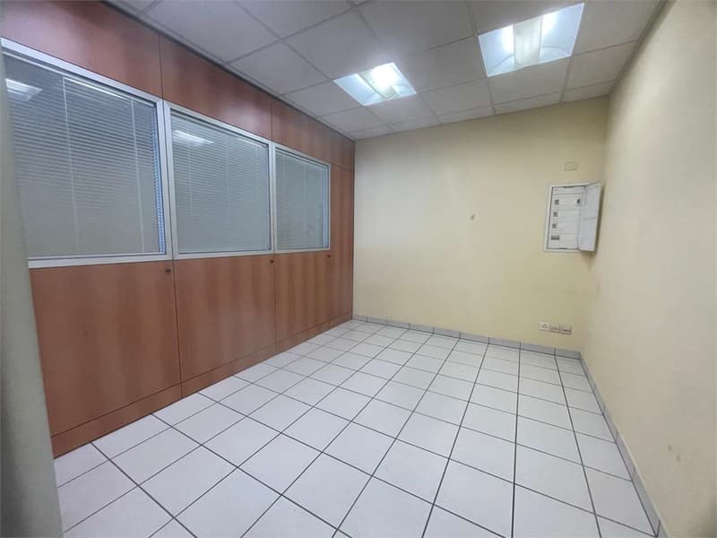 Affittasi spazio ufficio / commerciale - Manno (4)