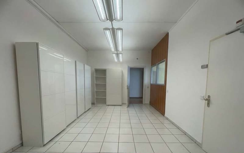 Affittasi spazio ufficio 4 locali - Manno (3)