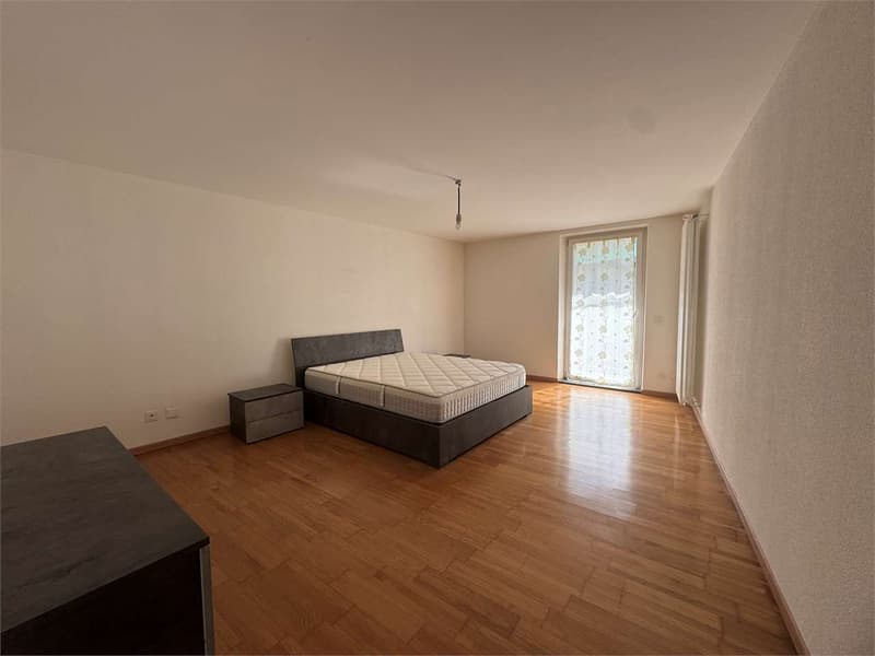 Casa a schiera immersa nel verde con vista aperta a San Vittore (8)