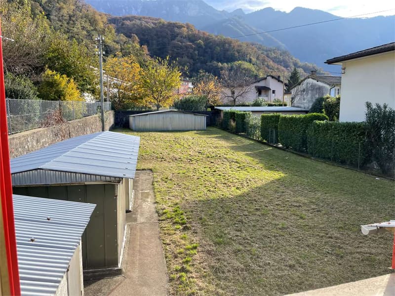 Eigentum mit großem bebaubarem Grundstück in Maroggia (3)