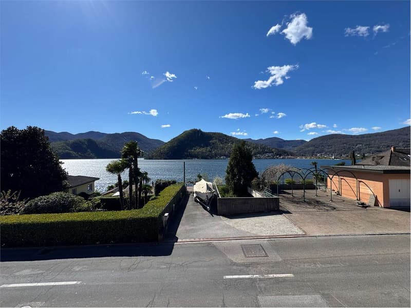 Charming modern villa with lake view in Collina D'Oro - residence (9)