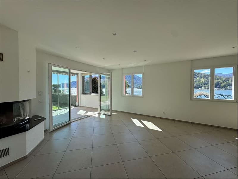 Charming modern villa with lake view in Collina D'Oro - residence (2)