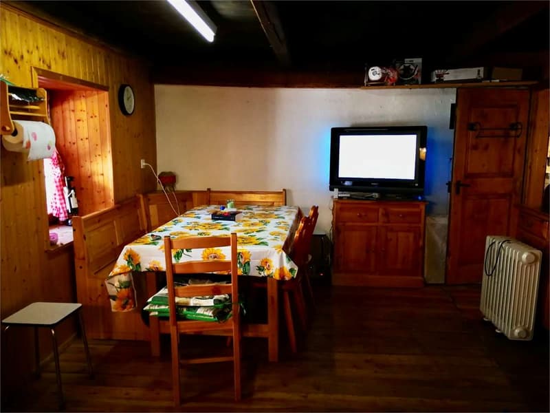 Tipica casa ticinese con grottino e mansarda nel cuore di Campo Blenio (12)
