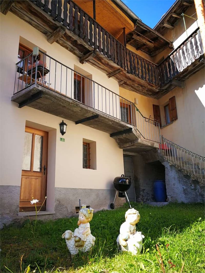 Tipica casa ticinese con grottino e mansarda nel cuore di Campo Blenio (2)