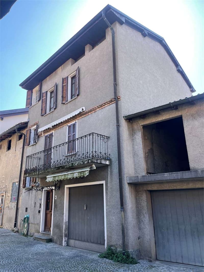 Morbio Inferiore - Einfamilienhaus mit großem Potenzial, Garage und Stellplätzen (3)