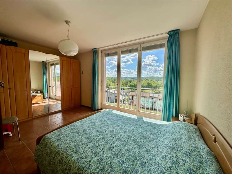House in the green in Seseglio with splendid open view (2)