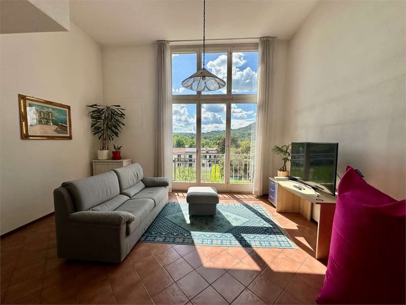 House in the green in Seseglio with splendid open view (1)