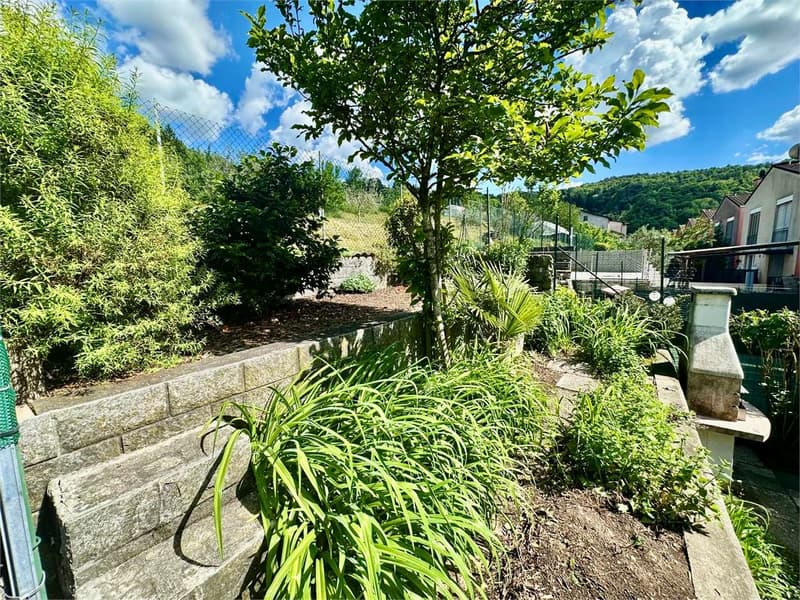 House in the green in Seseglio with splendid open view (9)