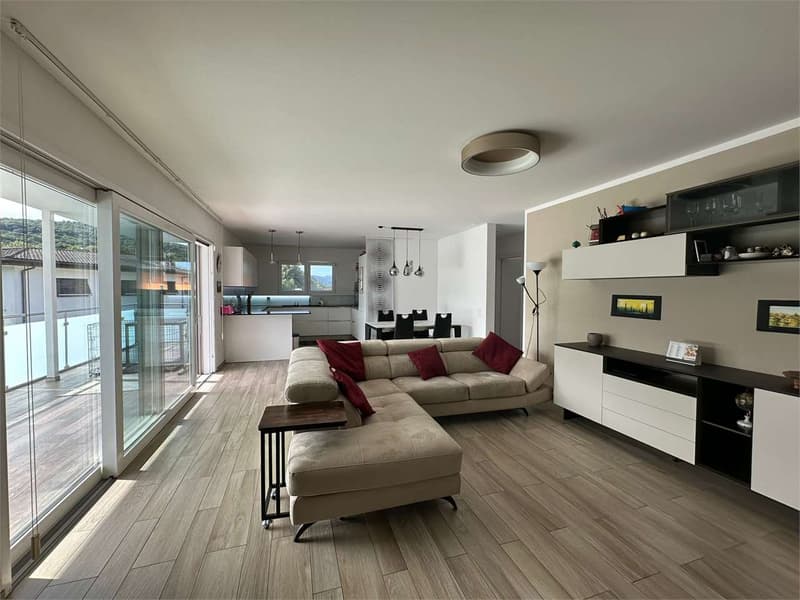 Elegantes 4.5-Zimmer-Apartment mit Garten in Cadempino (4)