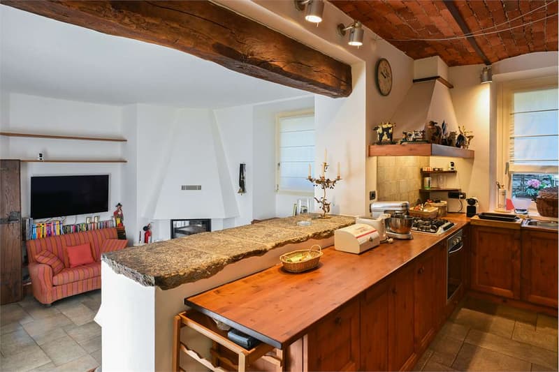 Villa/Mas renové avec jardin privé à Lesa (4)