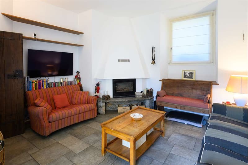 Villa/Mas renové avec jardin privé à Lesa (8)
