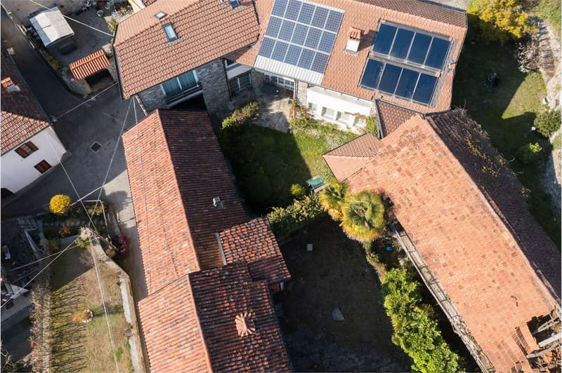 VILLA/MAISON DE CAMPAGNE RÉNOVÉE AVEC JARDIN PRIVÉ À LESA (7)