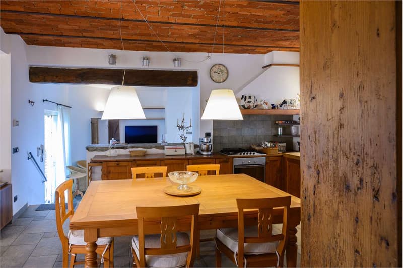 Villa/Mas renové avec jardin privé à Lesa (7)