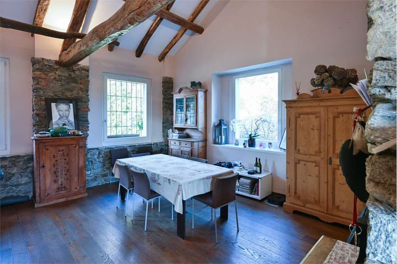 Villa/Mas renové avec jardin privé à Lesa (11)