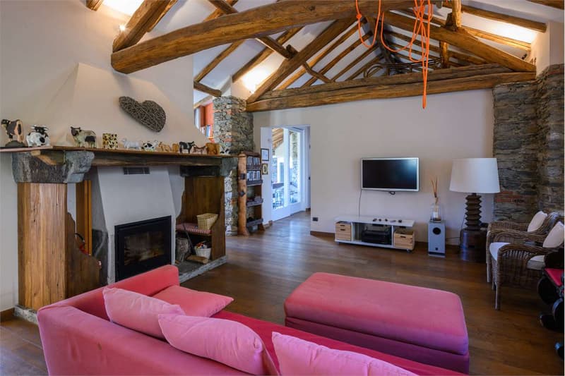 Villa/Mas renové avec jardin privé à Lesa (3)
