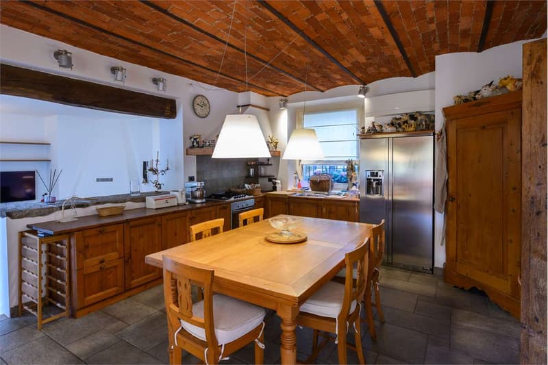 Villa/Mas renové avec jardin privé à Lesa (6)