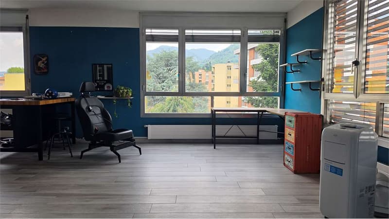 Apartment in the center of Chiasso, fifth floor, furnished and renovated (3)