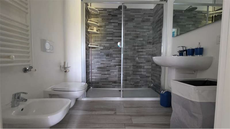 Apartment in the center of Chiasso, fifth floor, furnished and renovated (4)