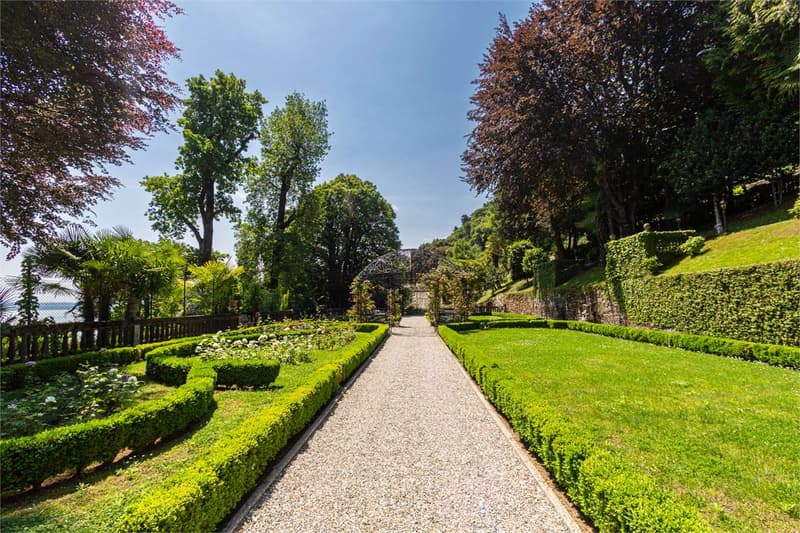 Villa Imperiale am Lago Maggiore mit historischem Park und privater Strand (9)