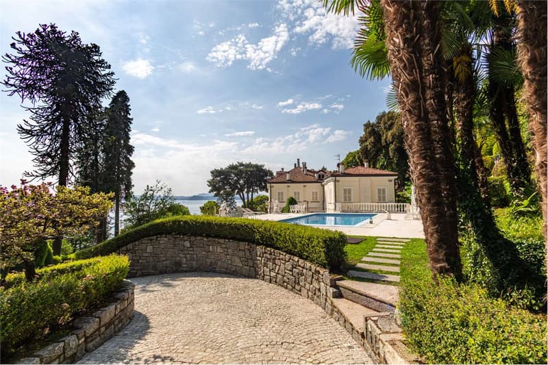 Villa Imperiale am Lago Maggiore mit historischem Park und privater Strand (2)