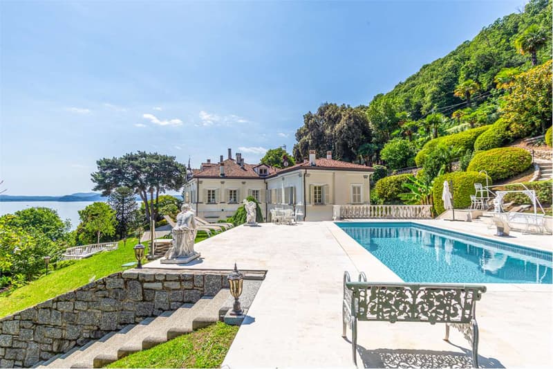 Villa Imperiale am Lago Maggiore mit historischem Park und privater Strand (1)