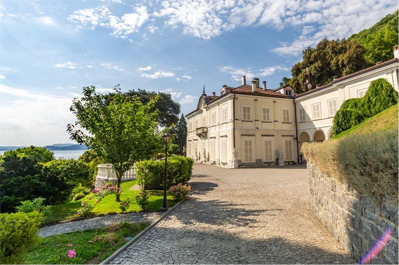 Villa Imperiale am Lago Maggiore mit historischem Park und privater Strand (7)