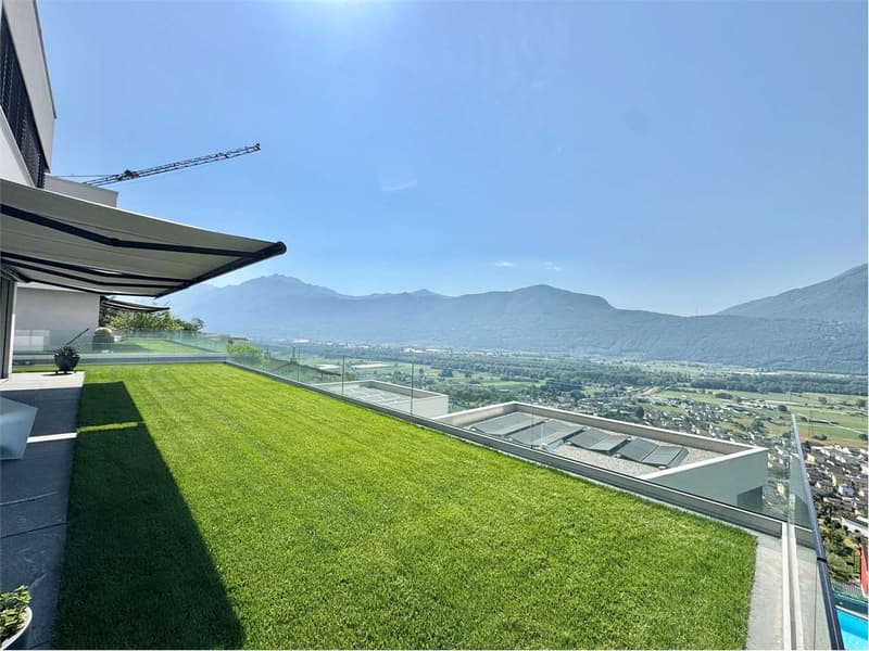 Moderna villa unifamiliare Minergie-P con impianto fotovoltaico e priv (1)