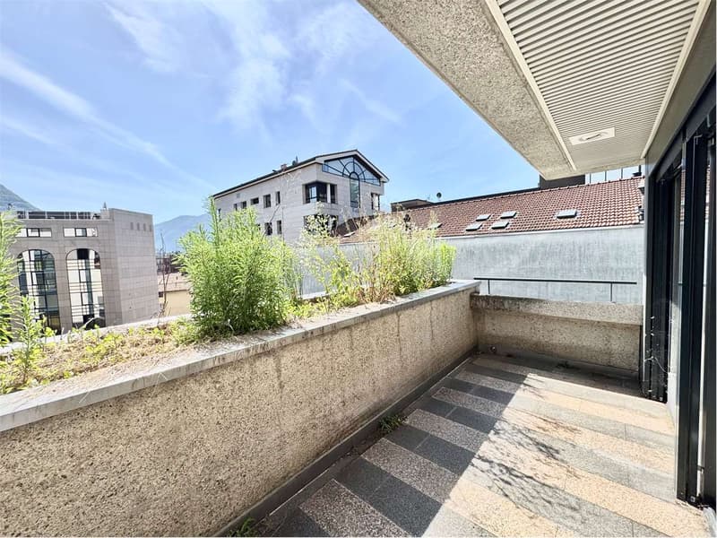 Bureau élégant et lumineux de 4,5 pièces, à quelques pas du centre de Lugano (9)