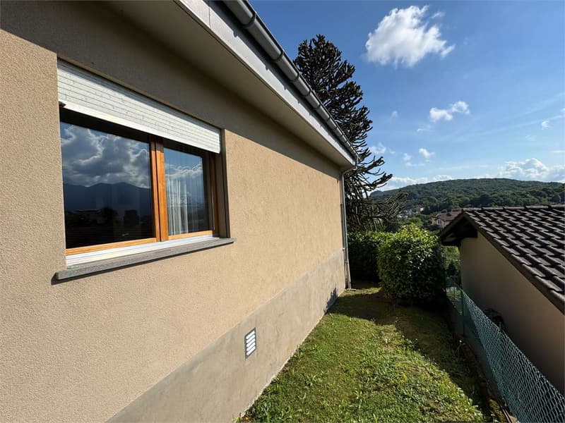 Einzigartige Einfamilienhaus-Villa mit Seeblick, umgeben von Grün in Cagiallo in Val (6)