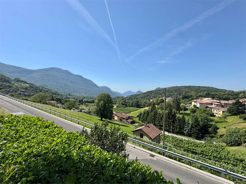 Einzigartige Einfamilienhaus-Villa mit Seeblick, umgeben von Grün in Cagiallo in Val (10)