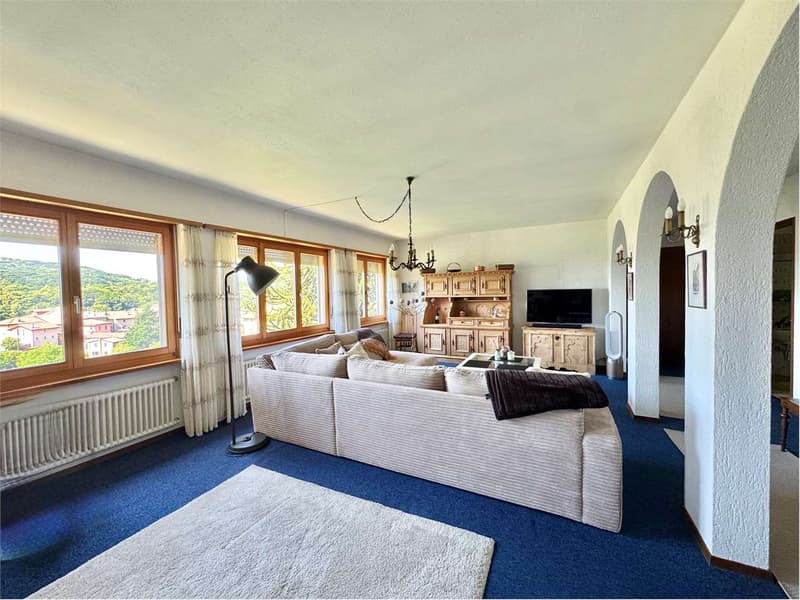 Villa unifamiliare con vista lago avvolta nel verde a Cagiallo in Val (4)