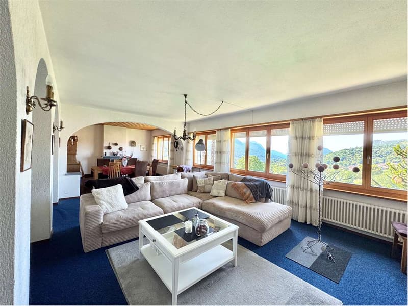 Villa unifamiliare con vista lago avvolta nel verde a Cagiallo in Val (6)