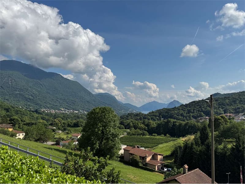 Einzigartige Einfamilienhaus-Villa mit Seeblick, umgeben von Grün in Cagiallo in Val (12)