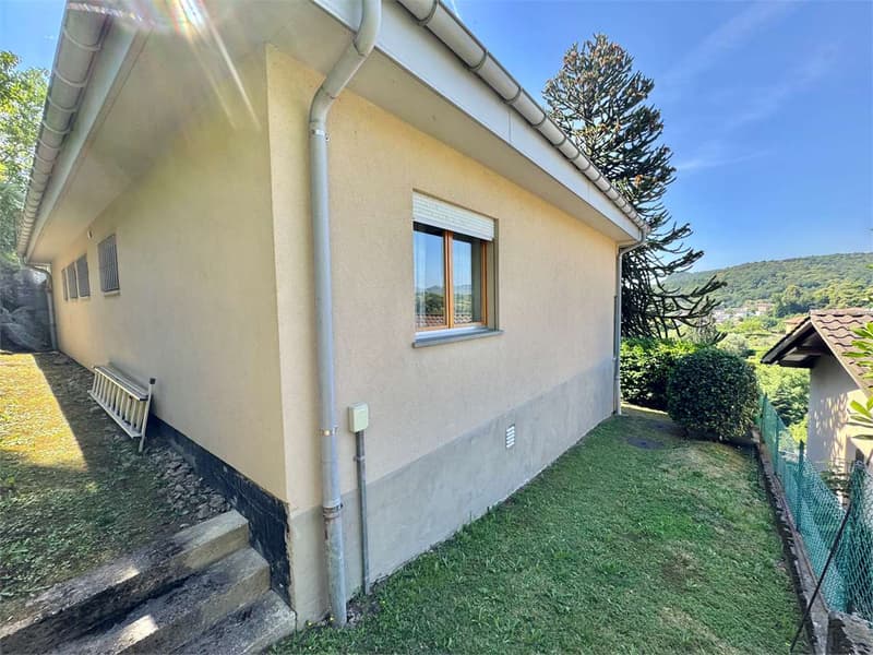 Einzigartige Einfamilienhaus-Villa mit Seeblick, umgeben von Grün in Cagiallo in Val (7)