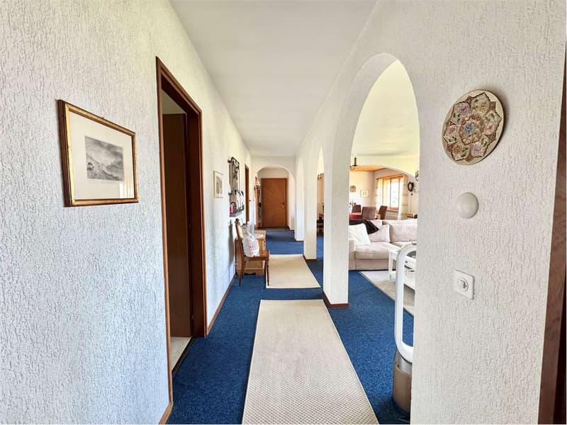 Villa unifamiliare con vista lago avvolta nel verde a Cagiallo in Val (3)