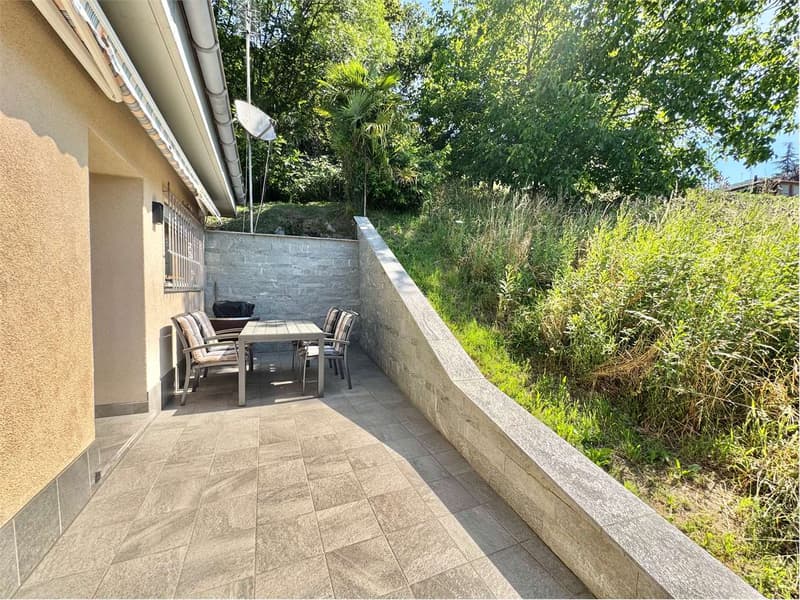 Villa unifamiliare con vista lago avvolta nel verde a Cagiallo in Val (11)