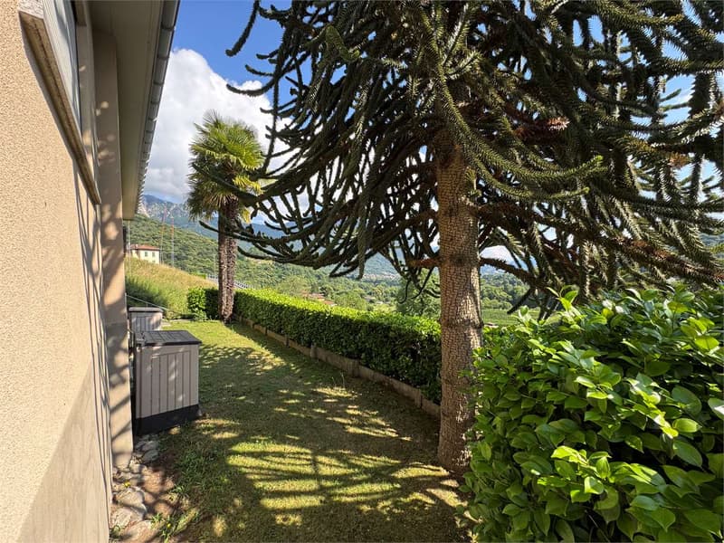 Einzigartige Einfamilienhaus-Villa mit Seeblick, umgeben von Grün in Cagiallo in Val (2)