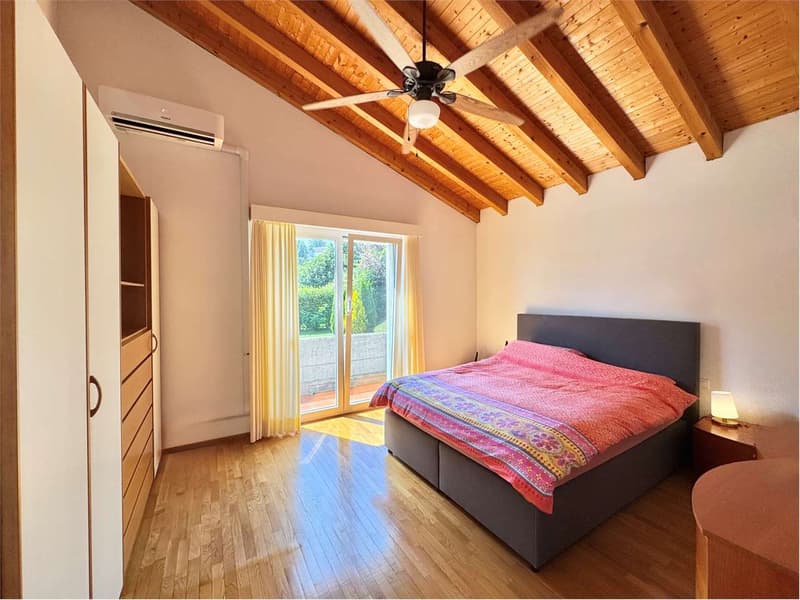 Prestigious independent villa for sale surrounded by greenery in Gentili (13)