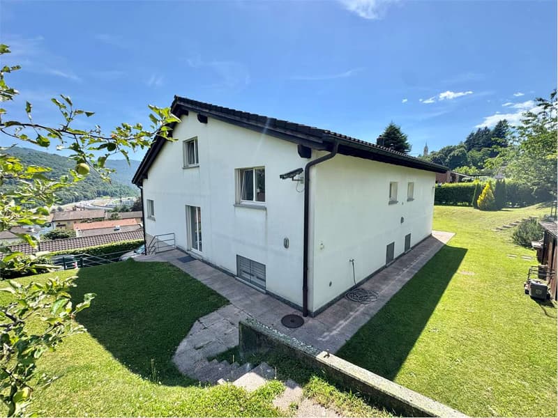 Prestigious independent villa for sale surrounded by greenery in Gentili (5)