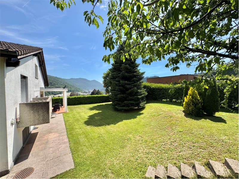 Prestigious independent villa for sale surrounded by greenery in Gentili (1)