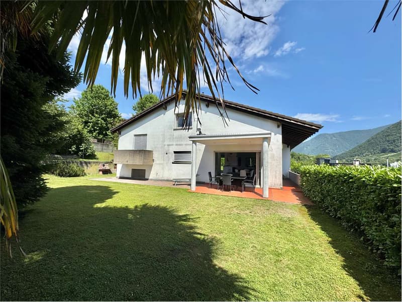 Prestigious independent villa for sale surrounded by greenery in Gentili (4)