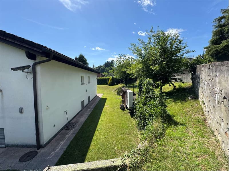 Prestigious independent villa for sale surrounded by greenery in Gentili (10)