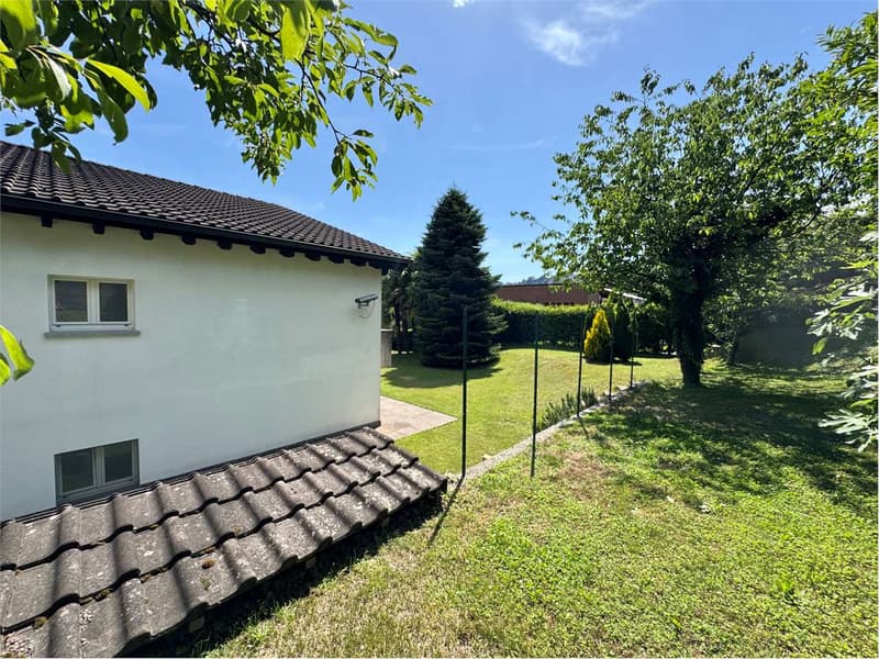 Prestigious independent villa for sale surrounded by greenery in Gentili (9)