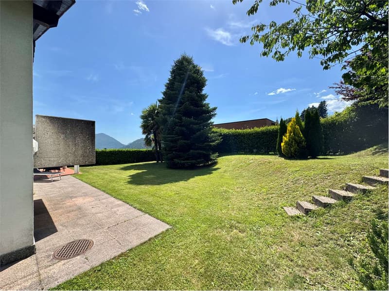 Prestigious independent villa for sale surrounded by greenery in Gentili (8)